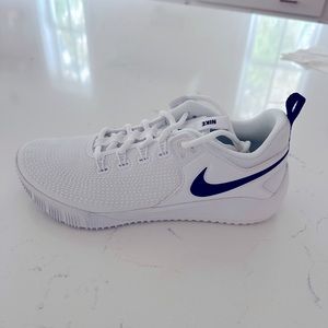 Nike Air Zoom HyperAce II,white w/black,8.5 women’s NEW